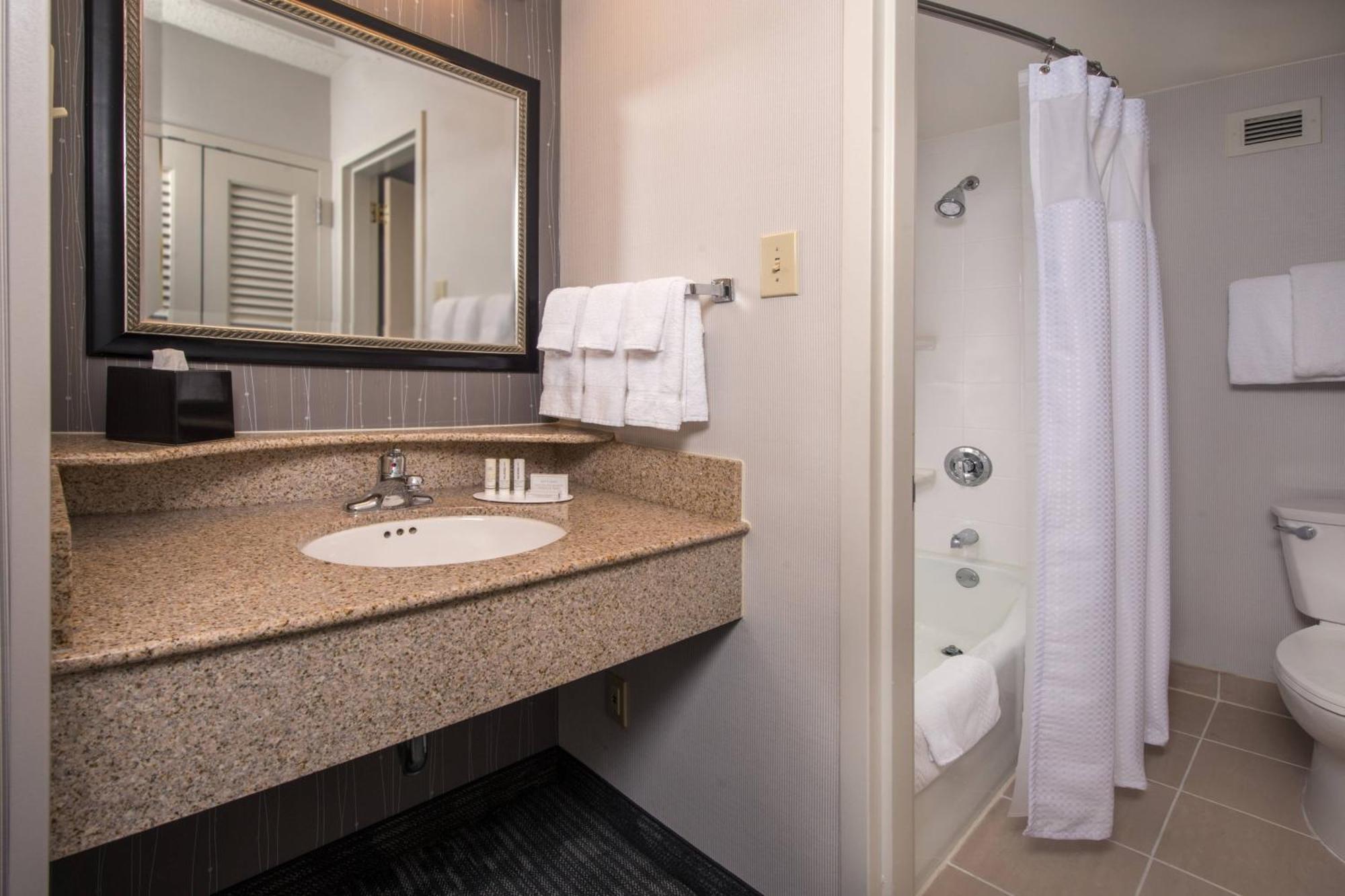 Courtyard By Marriott Fairfax Fair Oaks Hotel Ngoại thất bức ảnh