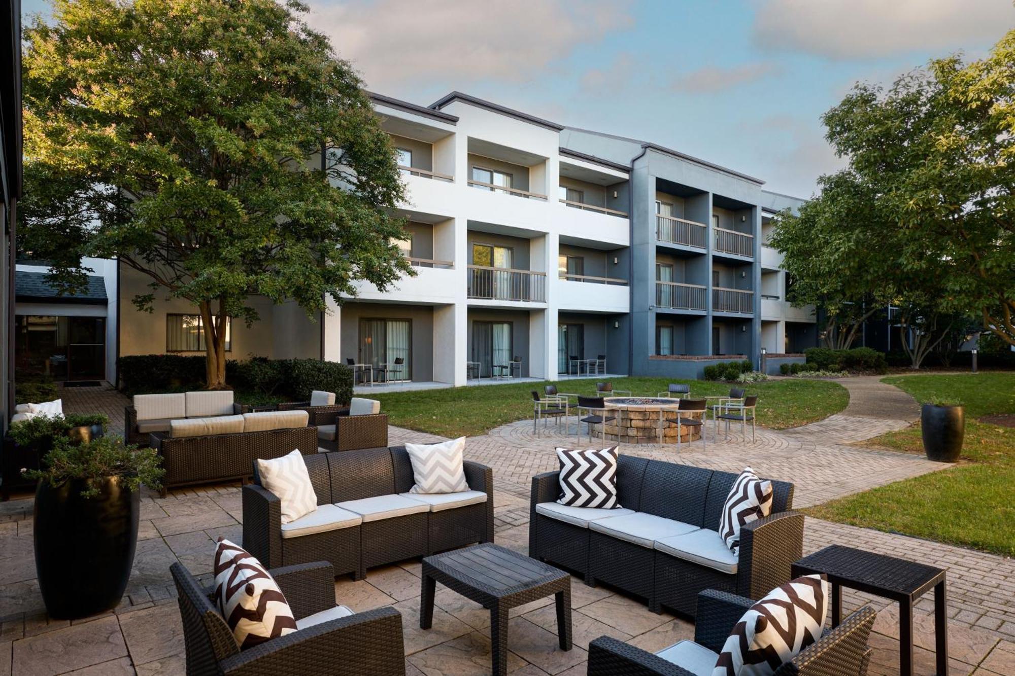 Courtyard By Marriott Fairfax Fair Oaks Hotel Ngoại thất bức ảnh
